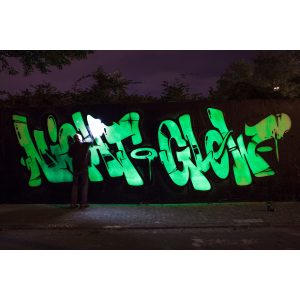 glow in the dark spray paint