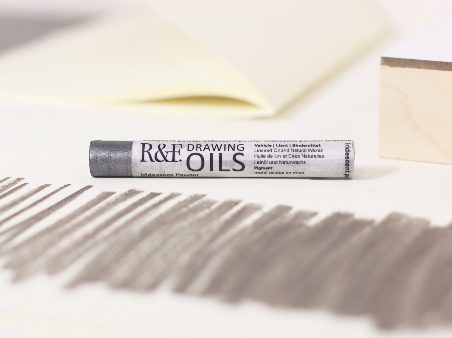 R&F Drawing Oil Iridescent Pewter